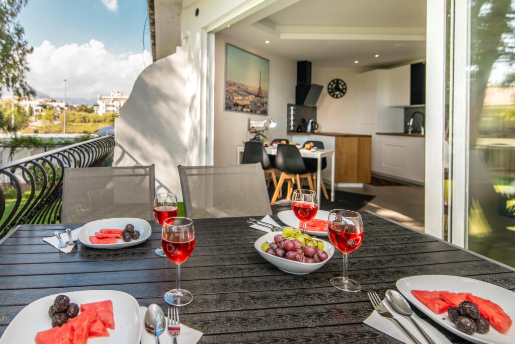 Furnished 2 Bedroom Apartment for Rent in Puerto Banús, Marbella