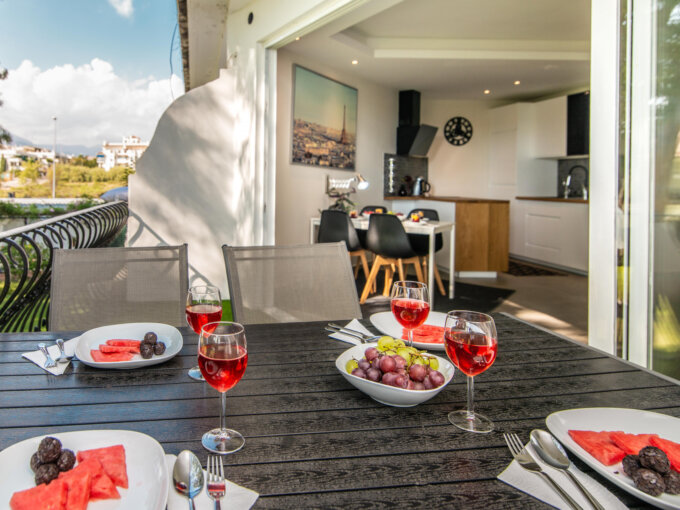 Furnished 2 Bedroom Apartment for Rent in Puerto Banús, Marbella