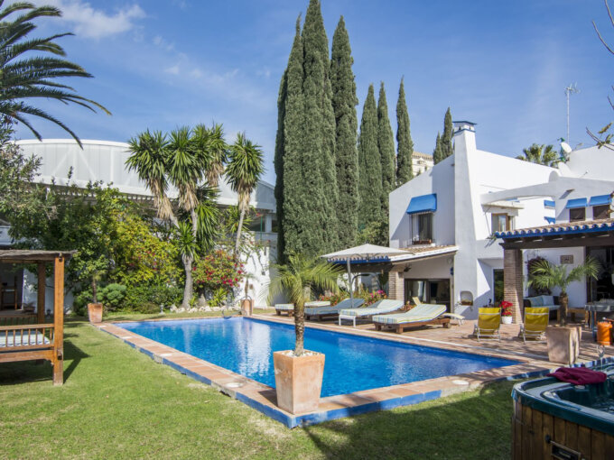 4 Bedroom Private Villa for Rent in Milla de Oro, Marbella