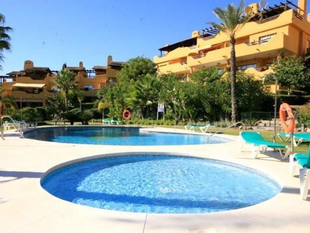 4 Bedroom Private Villa with Terrace for Rent in Nagüeles, Marbella