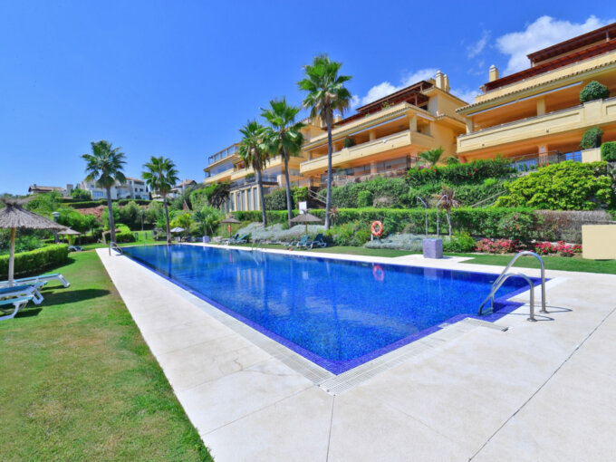 2 Bedroom Apartment with Terrace for Rent in Sierra Blanca, Marbella