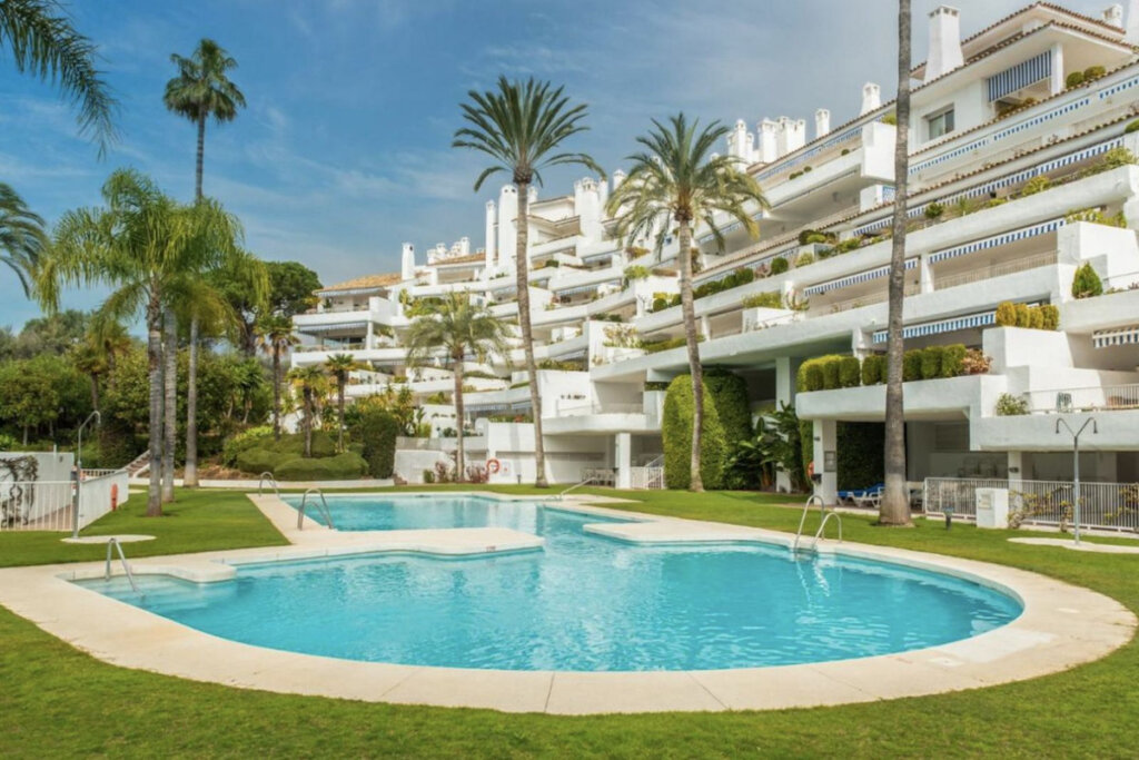 1 Bedroom Apartment with Terrace for Rent in Río Real, Marbella