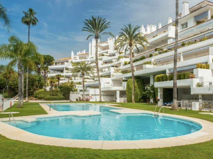 1 Bedroom Apartment with Terrace for Rent in Río Real, Marbella