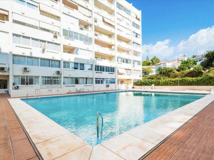 Furnished 1 Bedroom Apartment with Terrace for Rent in Marbella