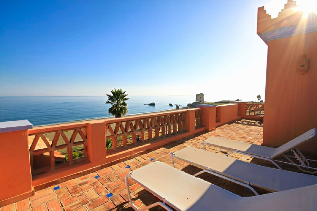 Furnished 3 Bedroom Apartment with Terrace for Rent in Casares
