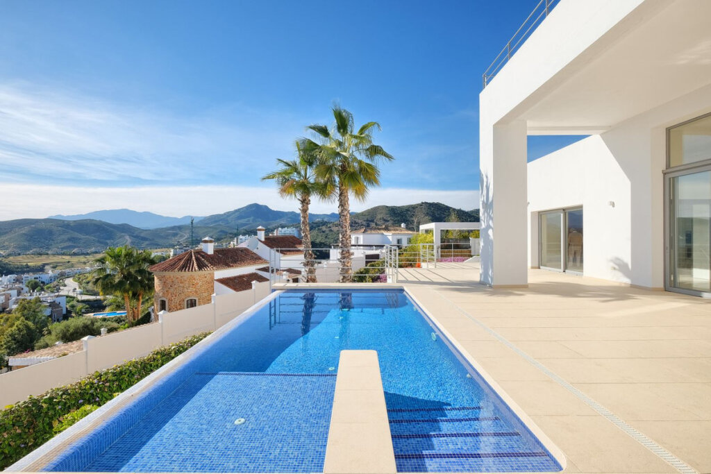 4 Bedroom Private Villa for Sale in Benahavís