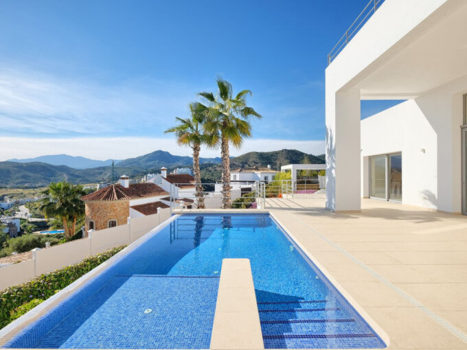 4 Bedroom Private Villa for Sale in Benahavís
