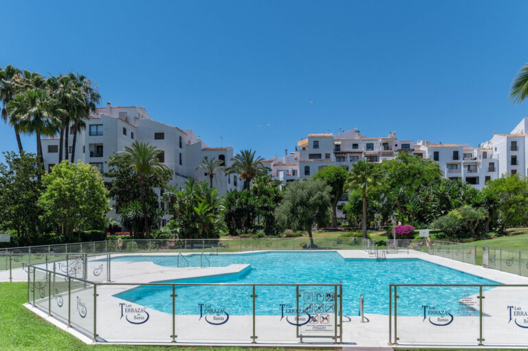 3 Bedroom Apartment for Sale in Puerto Banús, Marbella