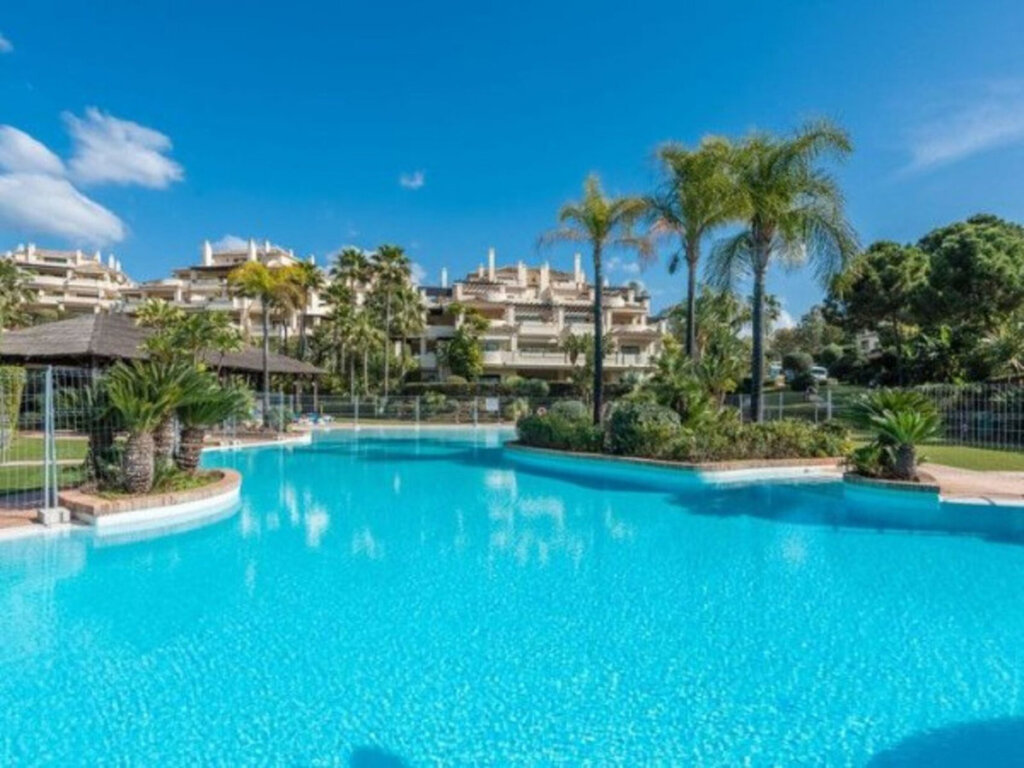 Furnished 3 Bedroom Apartment with Terrace for Rent in Benahavís