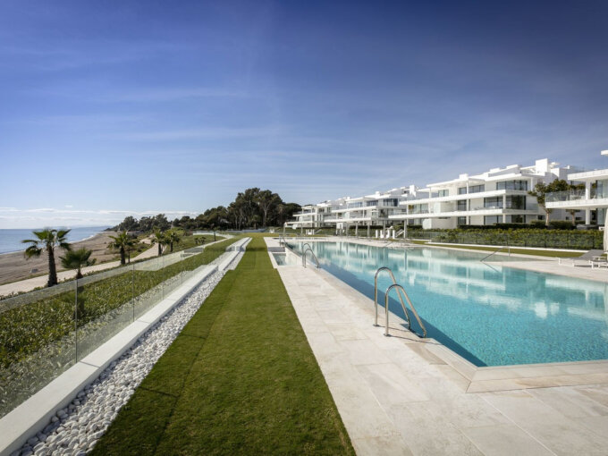 4 Bedroom Apartment with Terrace for Sale in Estepona