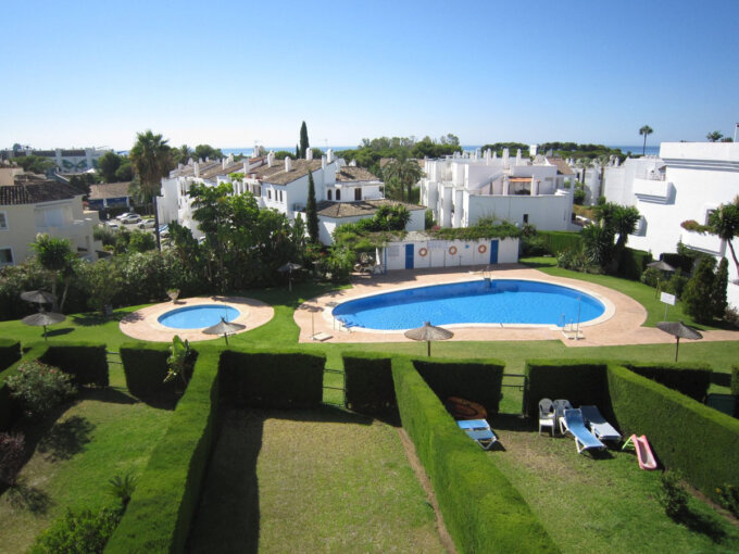 Furnished 3 Bedroom Apartment with Terrace for Rent in Estepona