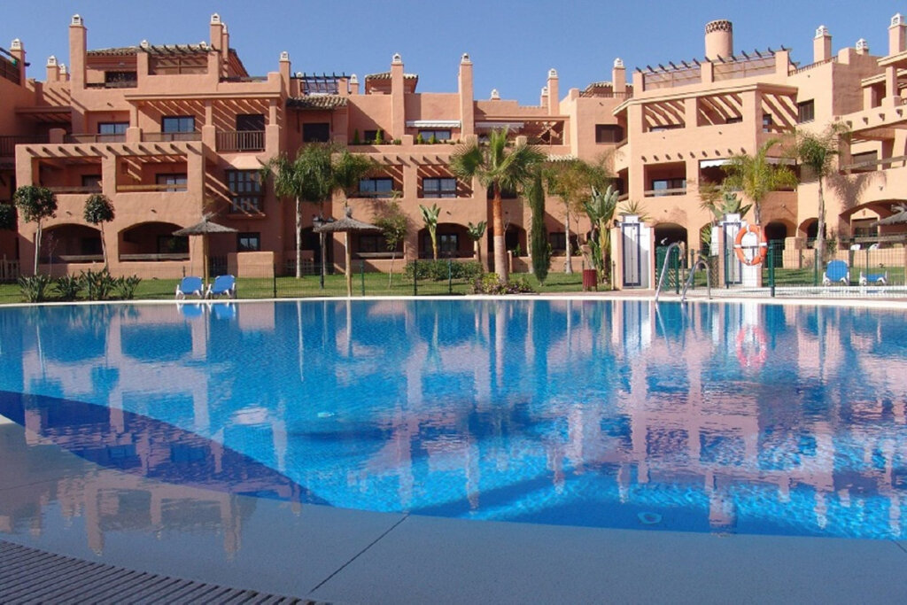 Furnished 2 Bedroom Apartment with Terrace for Rent in Hacienda del Sol, Nueva Milla de Oro, Estepona