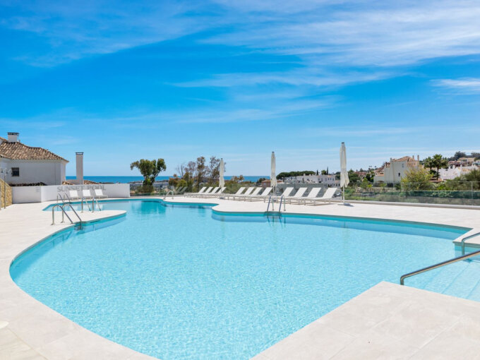 7 Bedroom Apartment with Terrace for Sale in Nueva Andalucía, Marbella