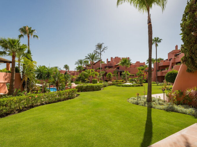 3 Bedroom Apartment with Terrace for Sale in Estepona
