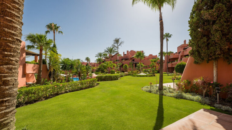 3 Bedroom Apartment with Terrace for Sale in Estepona