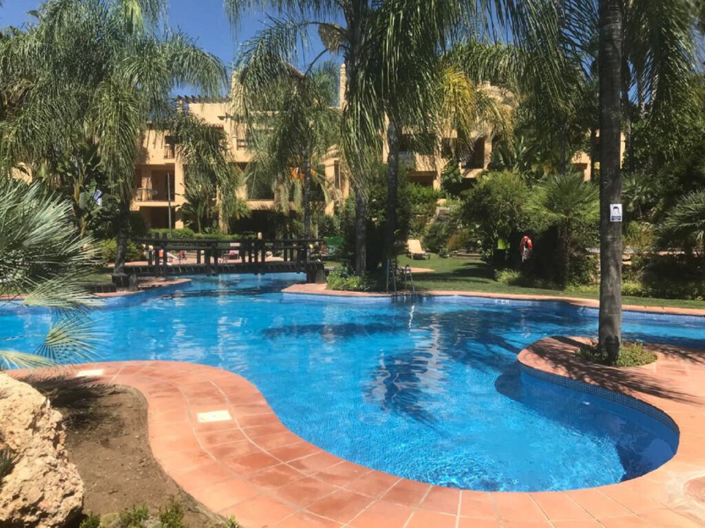 Furnished 2 Bedroom Apartment with Terrace for Rent in Estepona