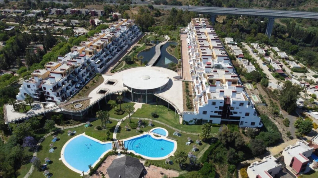 Furnished 2 Bedroom Apartment for Rent in Benahavís