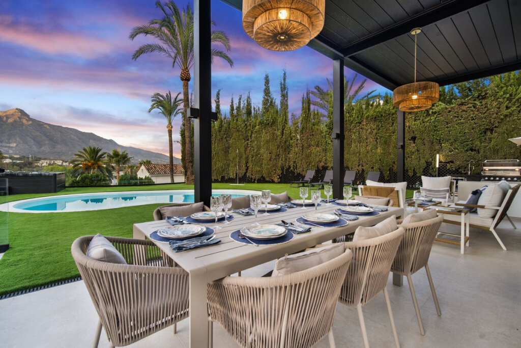 Furnished 5 Bedroom Private Villa for Rent in Nueva Andalucía, Marbella