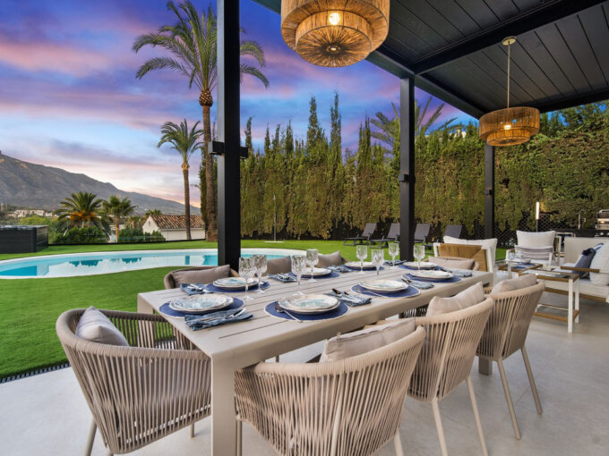 Furnished 5 Bedroom Private Villa for Rent in Nueva Andalucía, Marbella