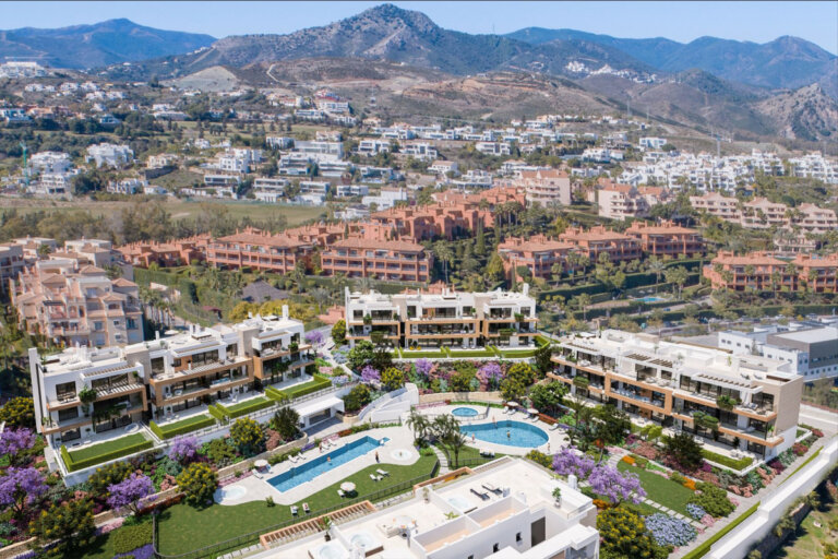 3 Bedroom Apartment with Terrace for Sale in Atalaya, Estepona