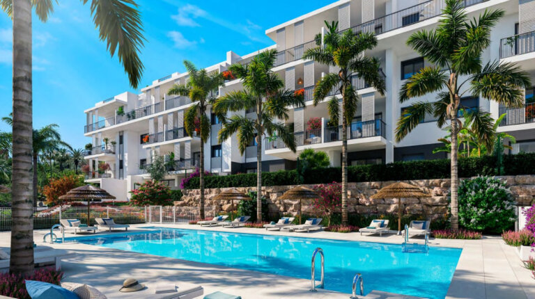2 Bedroom Apartment with Terrace for Sale in Estepona