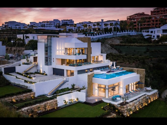 8 Bedroom Private Villa for Rent in Los Flamingos, Benahavís