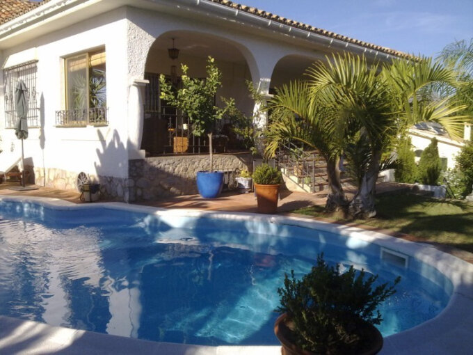7 Bedroom Private Villa for Sale in Nueva Andalucía, Marbella
