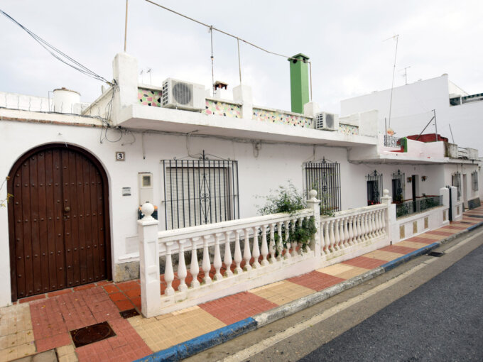 3 Bedroom Private Villa with Terrace for Sale in San Pedro de Alcántara