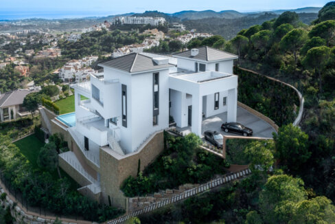 12 Bedroom Private Villa with Terrace for Sale in Benahavís