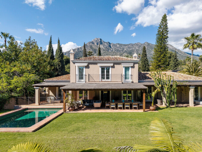 Furnished 4 Bedroom Private Villa for Rent in Rocio de Nagüeles, Milla de Oro, Marbella