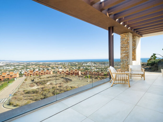 4 Bedroom Private Villa with Terrace for Sale in Benahavís