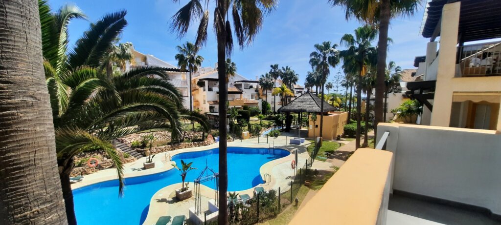 3 Bedroom Apartment with Terrace for Rent in Las Arenas, Bahía de Marbella