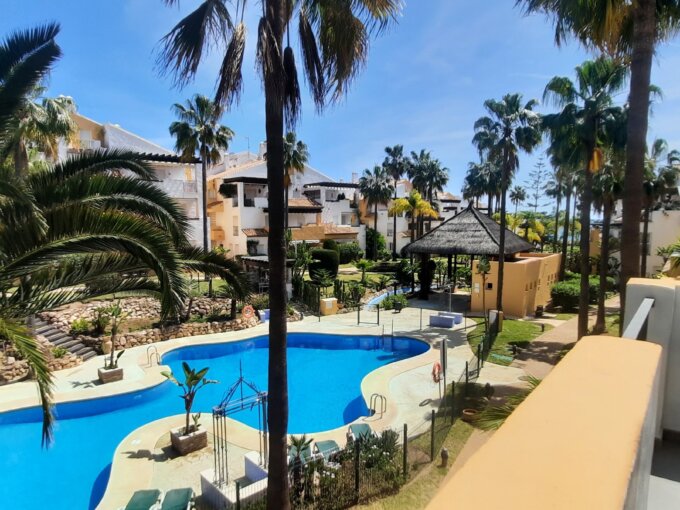 3 Bedroom Apartment with Terrace for Rent in Las Arenas, Bahía de Marbella