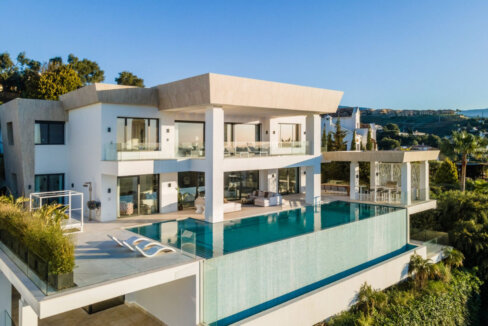 7 Bedroom Private Villa with Terrace for Sale in Benahavís