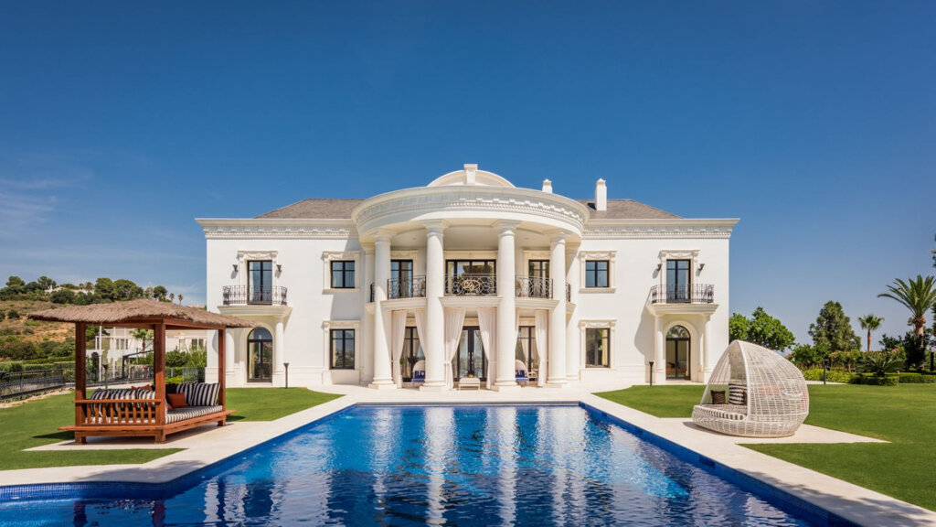 7 Bedroom Private Villa for Sale in Las Chapas, Marbella