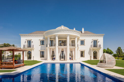 7 Bedroom Private Villa for Sale in Las Chapas, Marbella