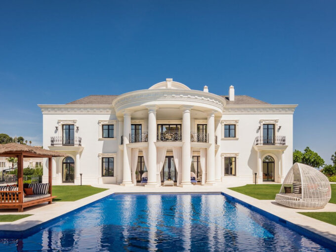 7 Bedroom Private Villa for Sale in Las Chapas, Marbella