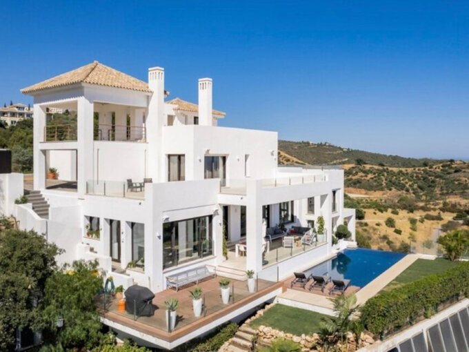 5 Bedroom Private Villa for Sale in Altos de los Monteros, Los Monteros, Marbella