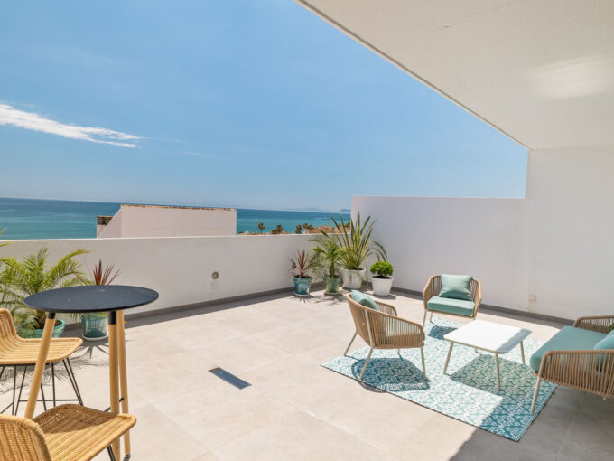 3 Bedroom Apartment with Terrace for Sale in Estepona