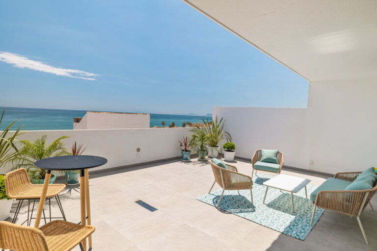 3 Bedroom Apartment with Terrace for Sale in Estepona