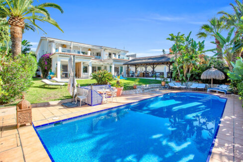 6 Bedroom Private Villa for Sale in Marbesa, Marbella