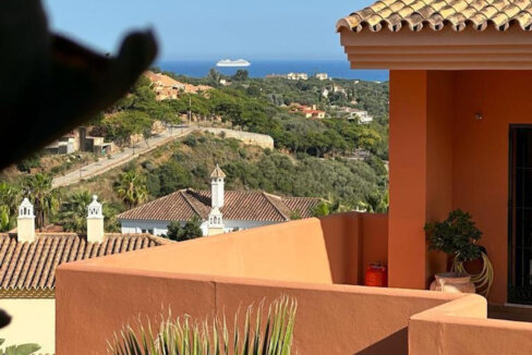 2 Bedroom Apartment with Terrace for Sale in Marbella