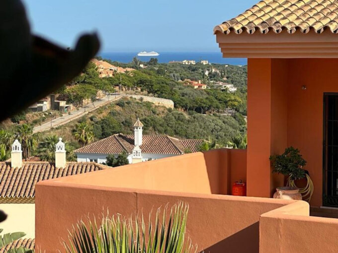 2 Bedroom Apartment with Terrace for Sale in Marbella