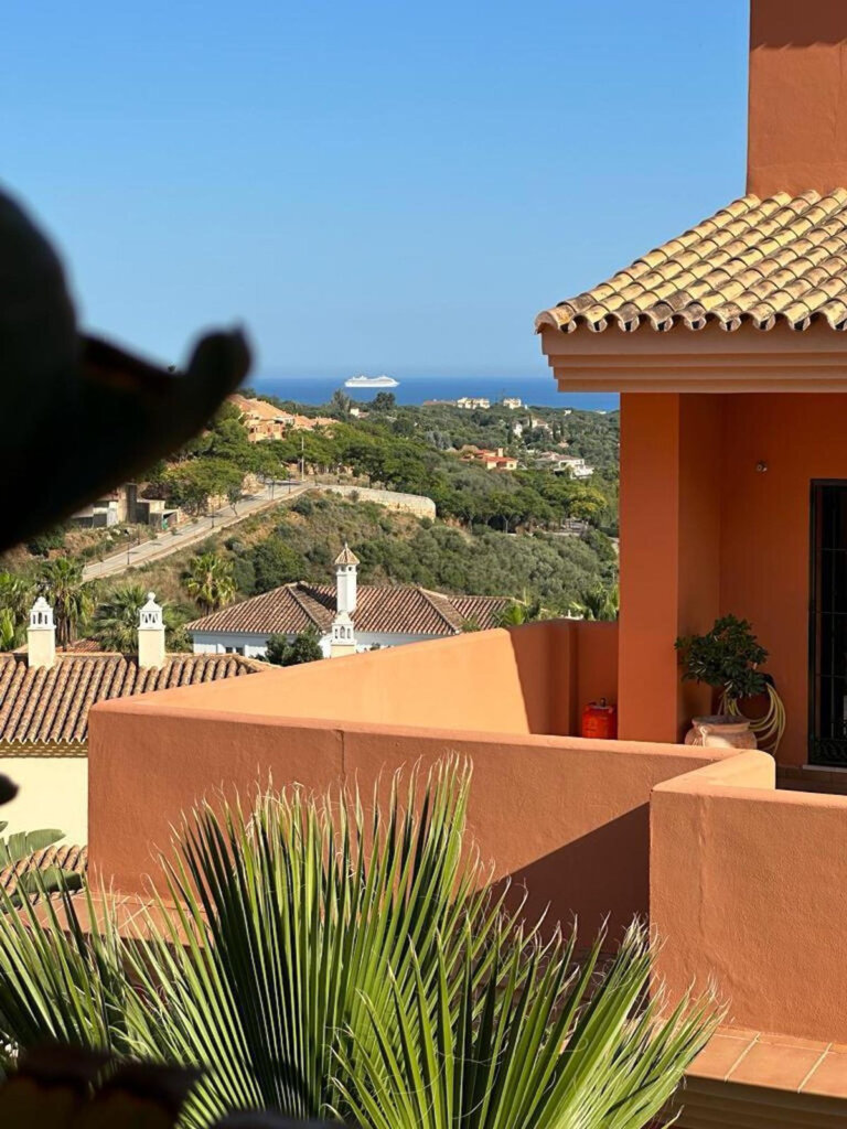 2 Bedroom Apartment with Terrace for Sale in Marbella