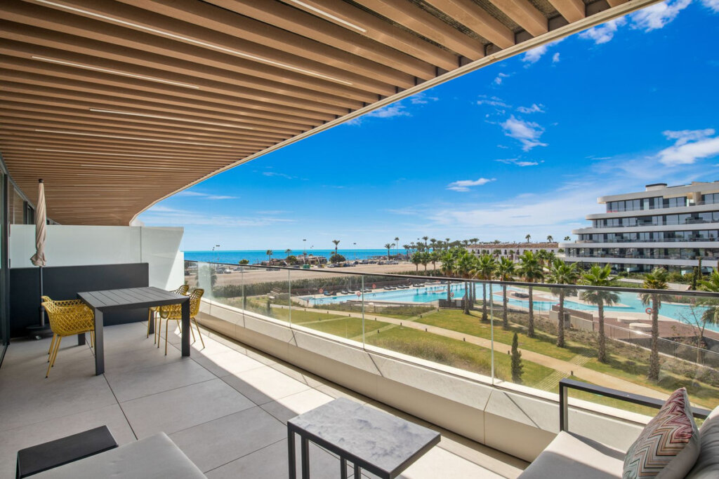 Furnished 2 Bedroom Apartment with Terrace for Rent in Torremolinos