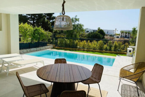 3 Bedroom Private Villa with Terrace for Sale in Cabopino, Marbella