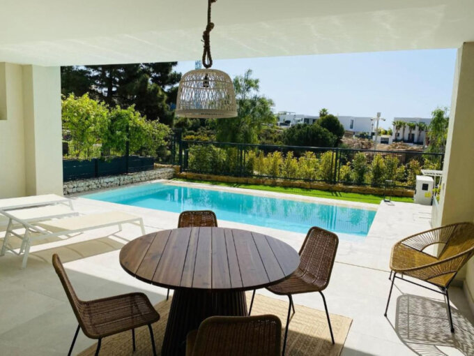 3 Bedroom Private Villa with Terrace for Sale in Cabopino, Marbella