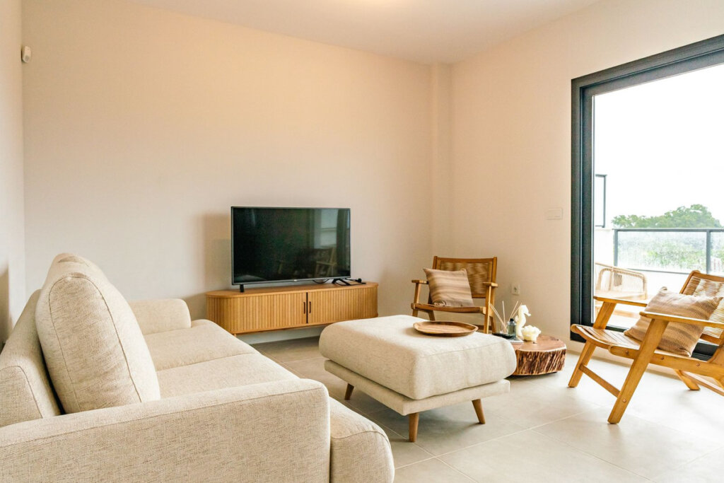 Furnished 2 Bedroom Apartment for Rent in Selwo, Nueva Milla de Oro, Estepona