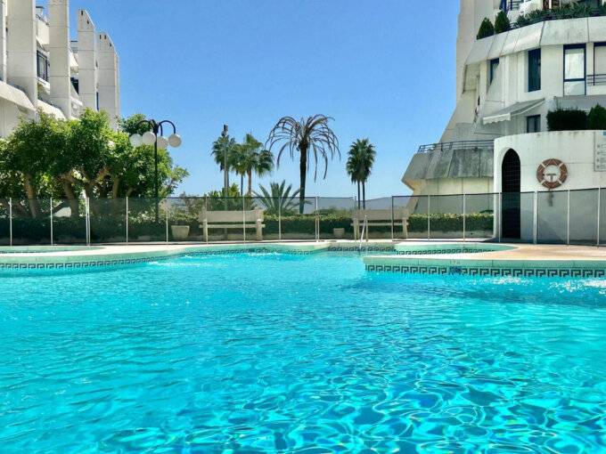 2 Bedroom Apartment with Terrace for Sale in Marbella