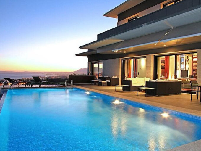 5 Bedroom Private Villa with Terrace for Sale in Altos de los Monteros, Los Monteros, Marbella